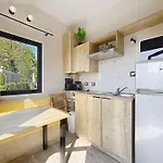 Tiny House Bois Avec Terrasse, Piscine, Wifi, Animaux Admis, Parking - 200m De La - Fr-1-361a-88 Jullouville-les-Pins